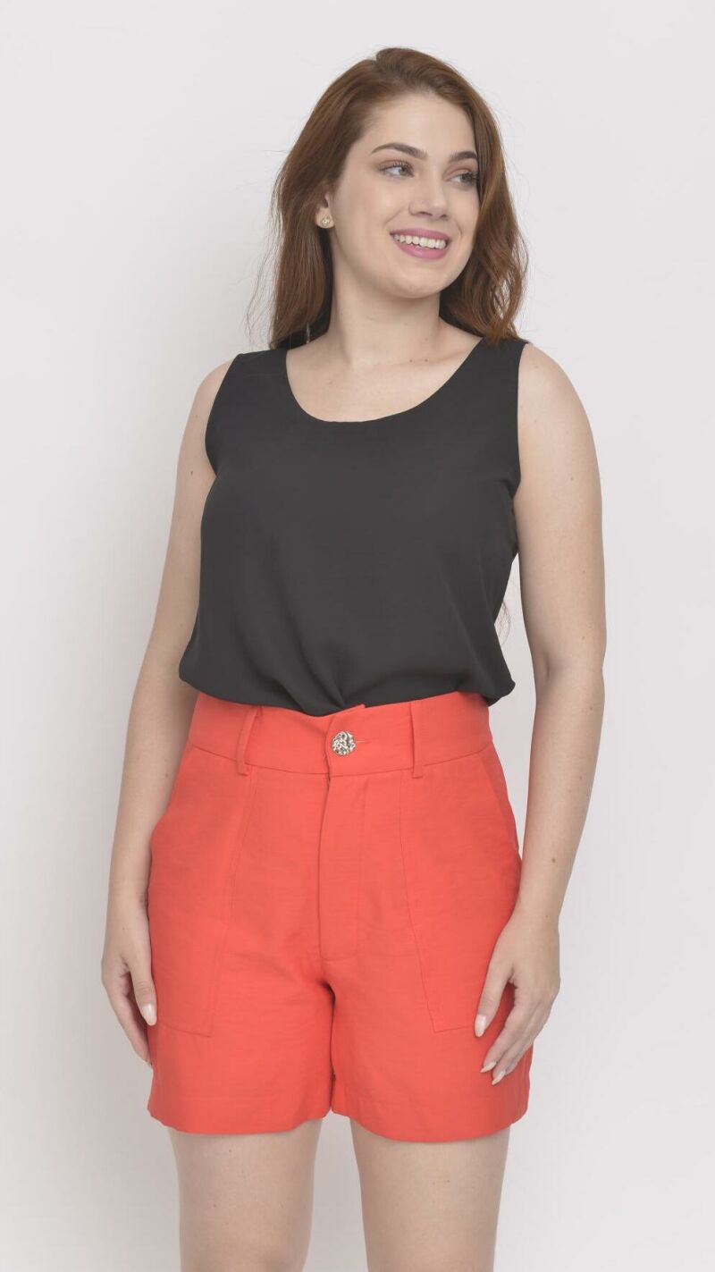 Imagem de Shorts Vermelho de Alfaiataria com Bolsos e Botão Refinado - Sofisticação e Praticidade para Looks Elegantes